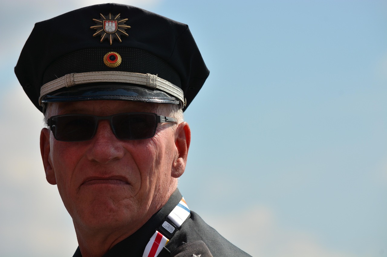 咸鱼实名账号：英雄联盟战棋手游注册账号